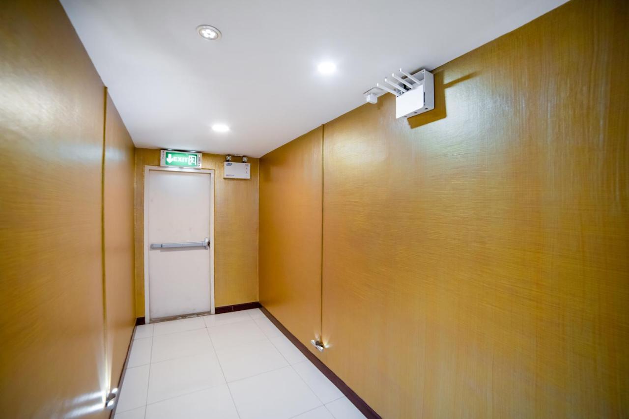 Oyo 460 Int Place Бангкок Экстерьер фото