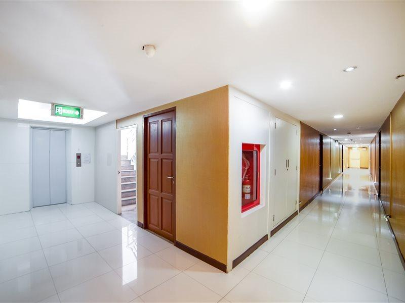 Oyo 460 Int Place Бангкок Экстерьер фото