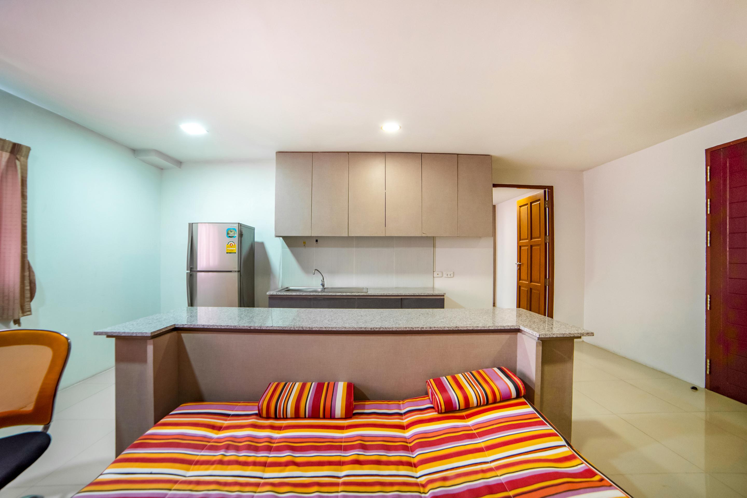 Oyo 460 Int Place Бангкок Экстерьер фото