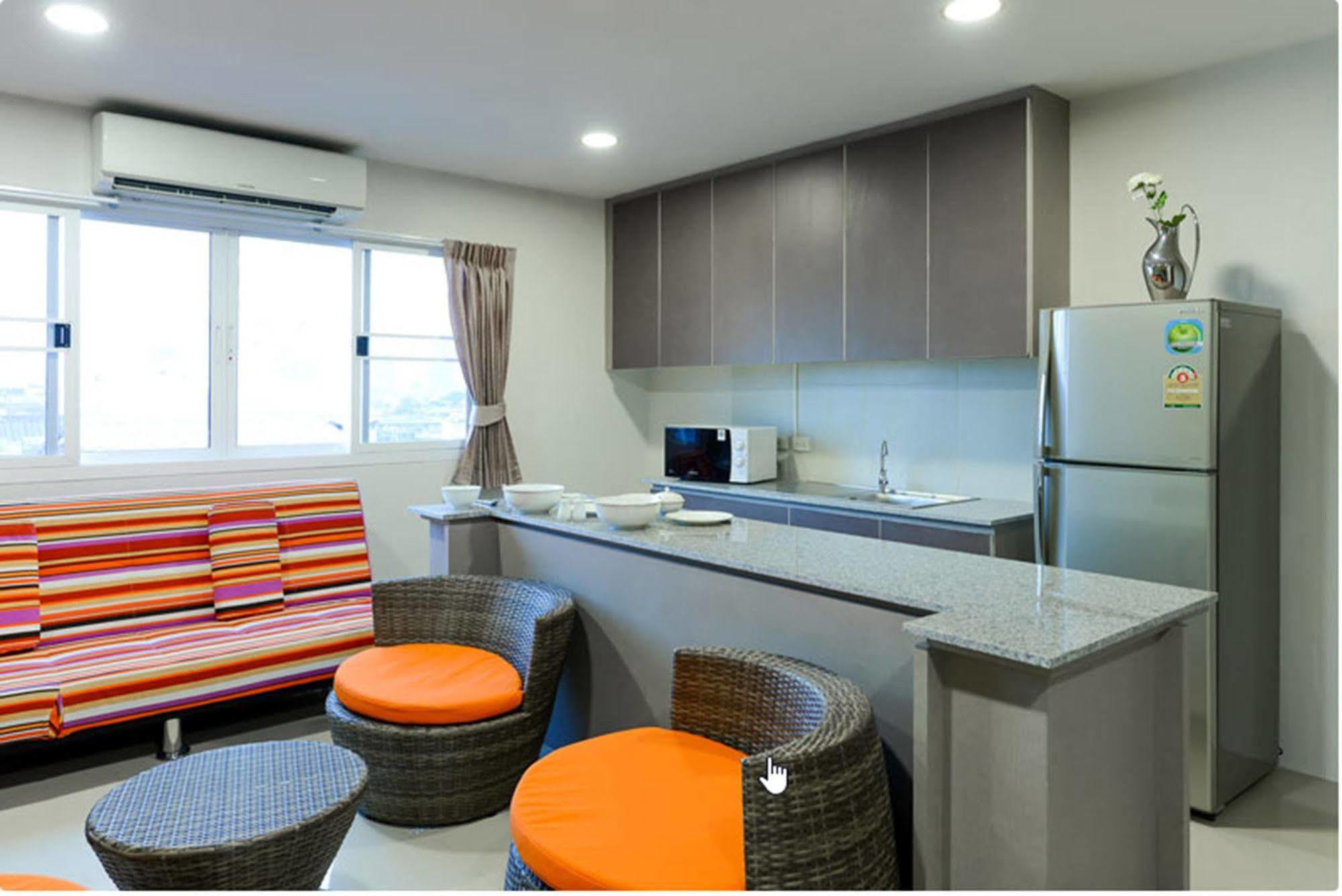 Oyo 460 Int Place Бангкок Экстерьер фото