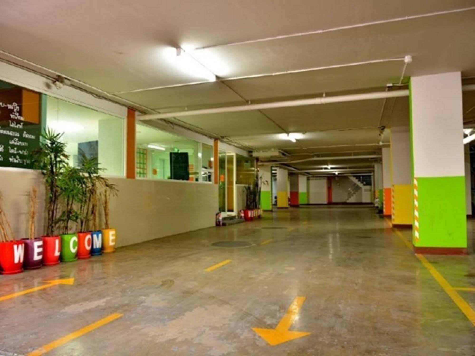Oyo 460 Int Place Бангкок Экстерьер фото