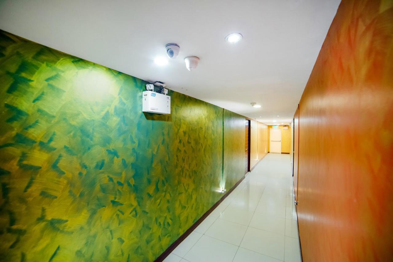 Oyo 460 Int Place Бангкок Экстерьер фото